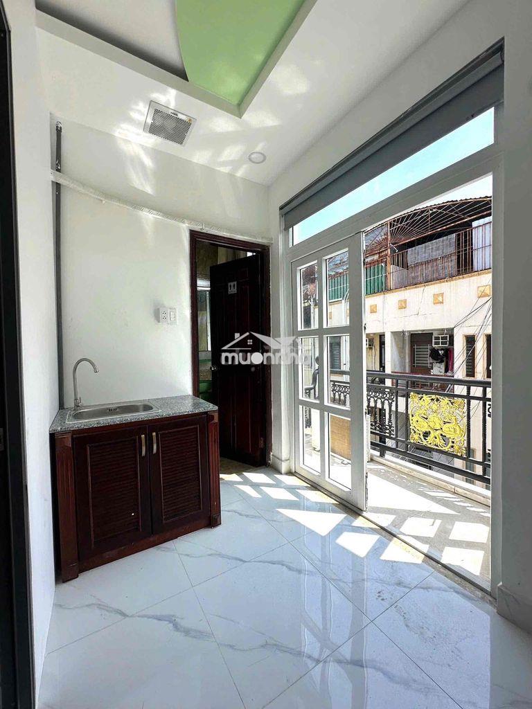 Căn hộ 1pn ban công fullnt ngay khu sầm uất phan xích long giáp q1, bt