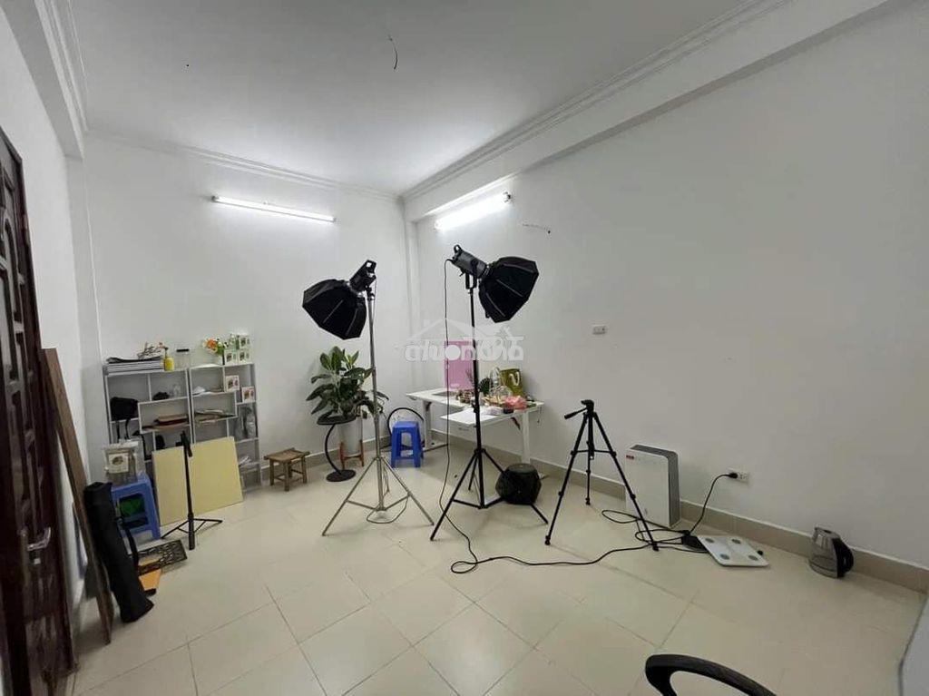 Cho thuê nhà ngõ 68 trung kính, dt 60m x 4 tầng ô tô đỗ cửa - 4