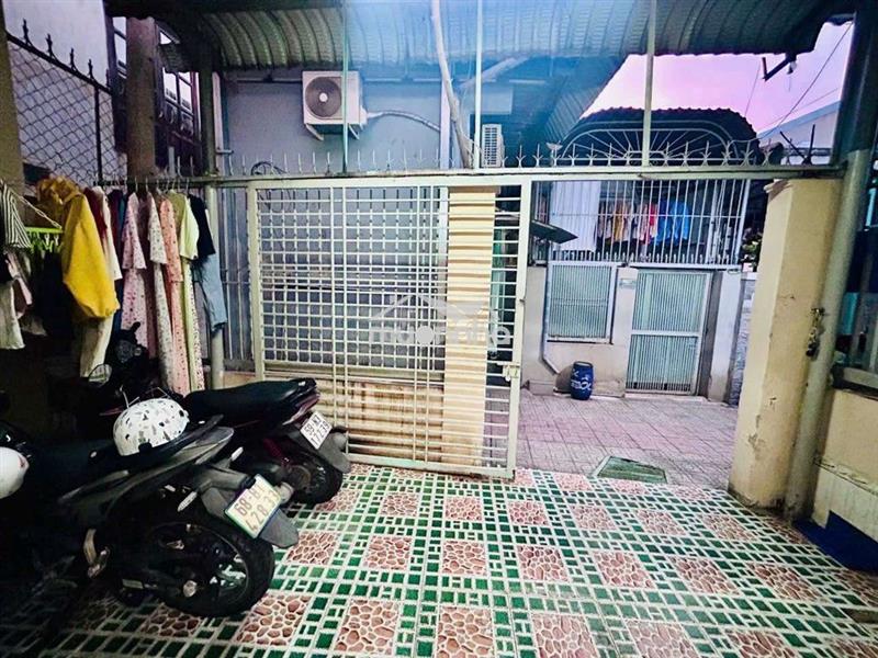Nhà c4 60 m 3 phòng ngủ ,phường dĩ an  tphcm