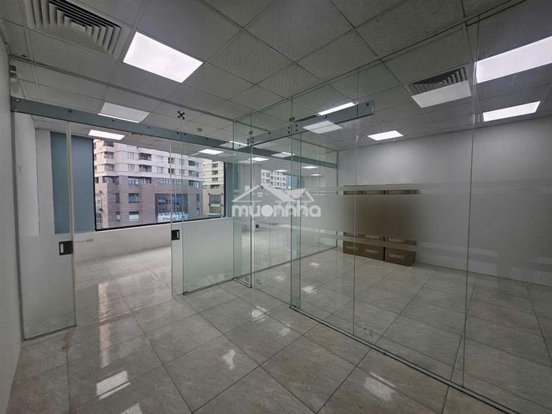 Chính chủ cho thuê văn phòng dt 110m2, mặt tiền 15m cực thoáng