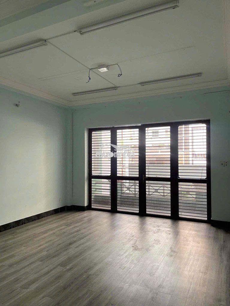 Cho thuê nhà, hxh 6m, 2xx/ tô hiến thành, dtsd 390m2, p.13, quận 10.  - 2