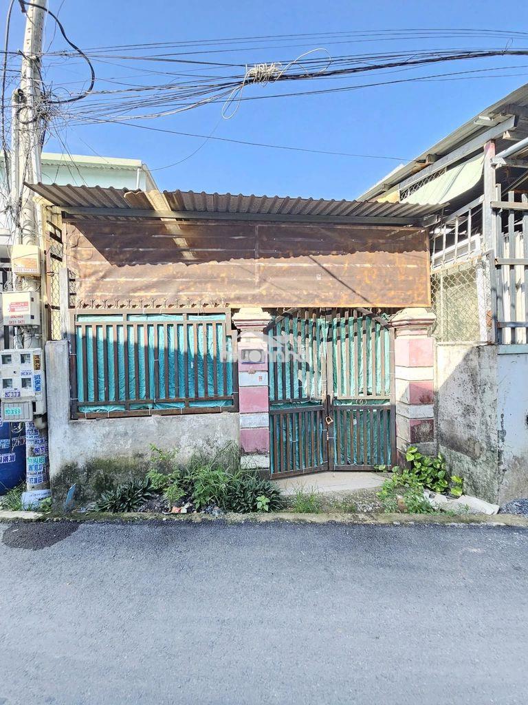 Bán nhà cấp 4 gác lửng giá rẻ  gần ngã tư chiêu liêu, dĩ an