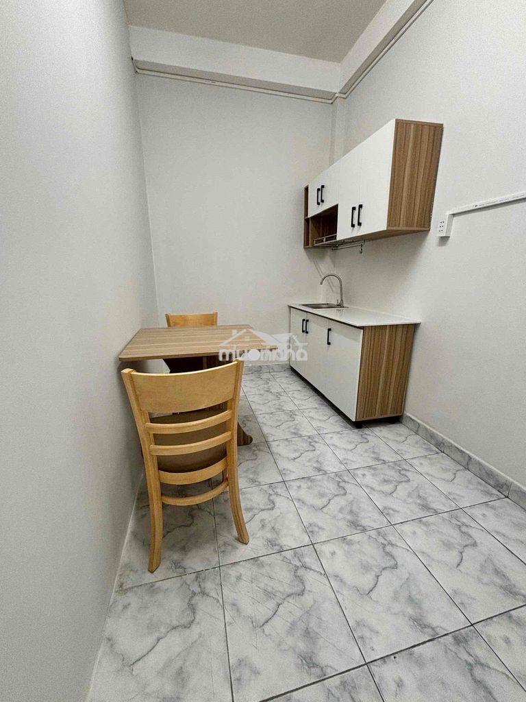 Căn hộ 2 phòng ngủ – ban công lớn – trống sẵn khu etown - 4