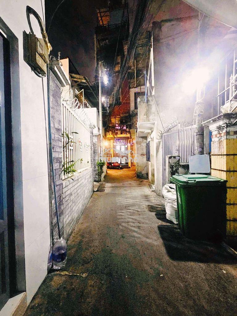 Bán nhà nở hậu  diện tích lớn 84m , 7pn , võ duy ninh giáp quận 1,