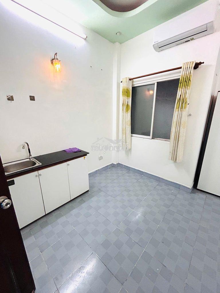 Phòng lầu 1, giá rẻ, gần cđ fpt - 2