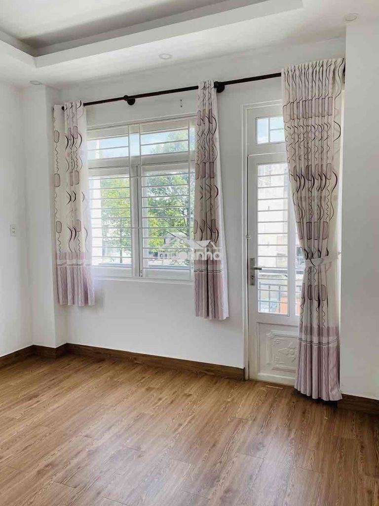 Đh ydược tp.hcm (1km), đh bách khoa (1.5km), ueh, đh sư phạm, đhsaigon