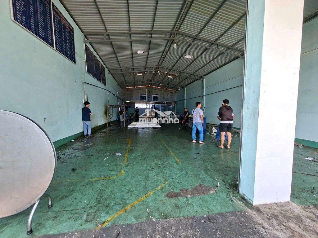 Cho thuê nhà xưởng dĩ an bình dương
320m2
giá thuê 20 triệu/tháng - 4