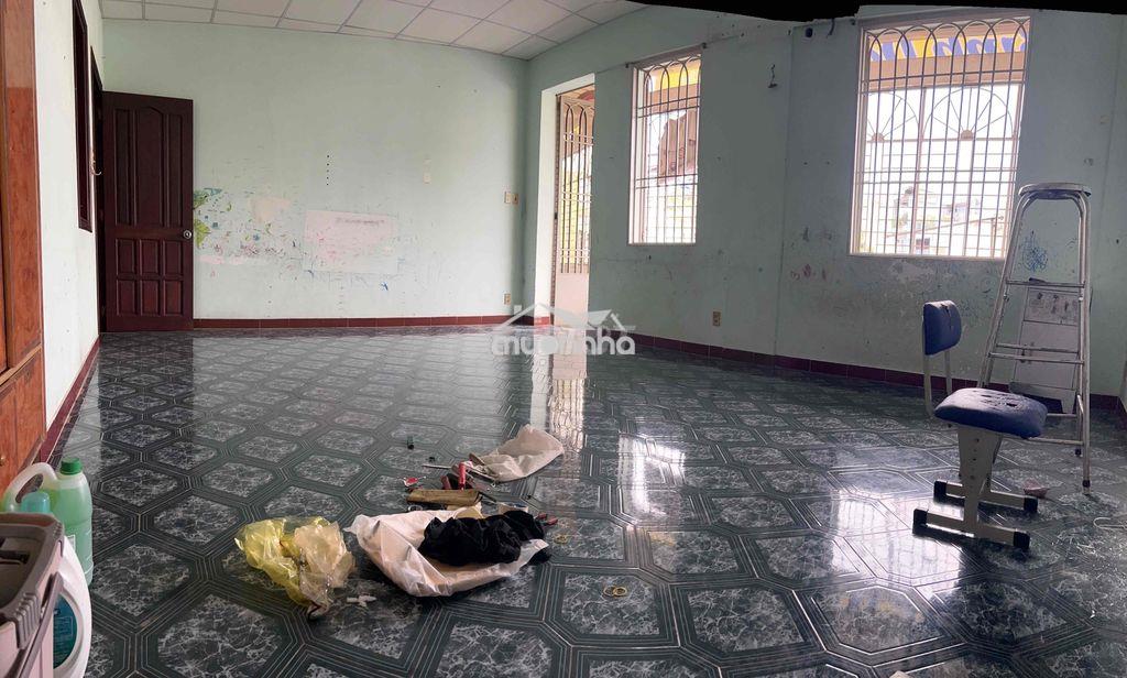 Phòng có ban công ~ 50m2, thoáng mát, rộng rãi q6 - q11 - 4