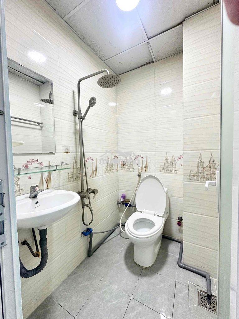 Cho thuê căn studio ban công full nt giá svien gần đại học mở q3 - 4