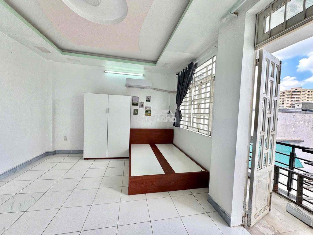 Phòng ban công nhiều ánh sáng giá rẻ - 2