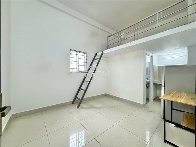 Phòng trọ sinh viên gác cao cửa sổ ngay công viên hoàng văn thụ