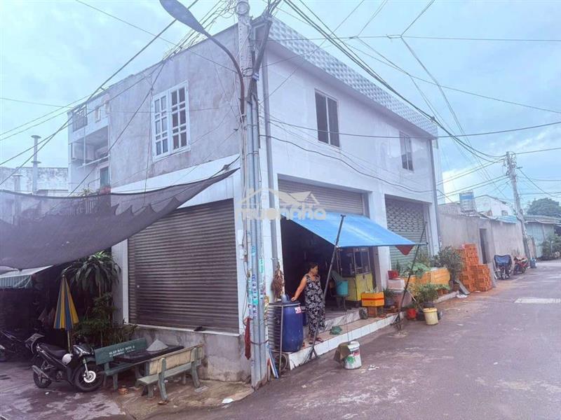 Nhà cho thuê  50m góc 2 mt hẻm 8m tây lân quận bình tân