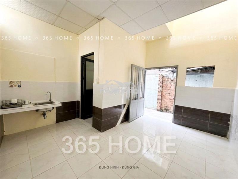 Phòng trệt + gác rộng có máy lạnh | gần đh tôn đức thắng | giờ tự do