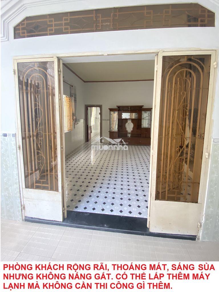 Nhà 100m2 sát đường lớn, kế công viên, 5 phòng, 3 phòng ngủ, 2 sân xe