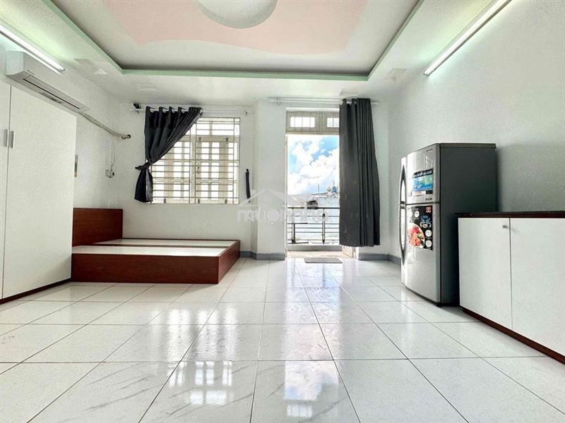 Phòng ban công nhiều ánh sáng giá rẻ
