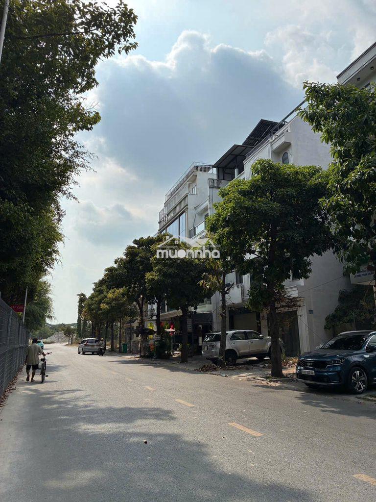 Bán lô góc đất the seasons ngay lotte giá rẻ 10.8 tỷ. dt 8x21. sổ sẵn