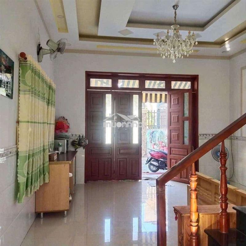 Bán nhà shr dt 102m2 giáp làng  đai học