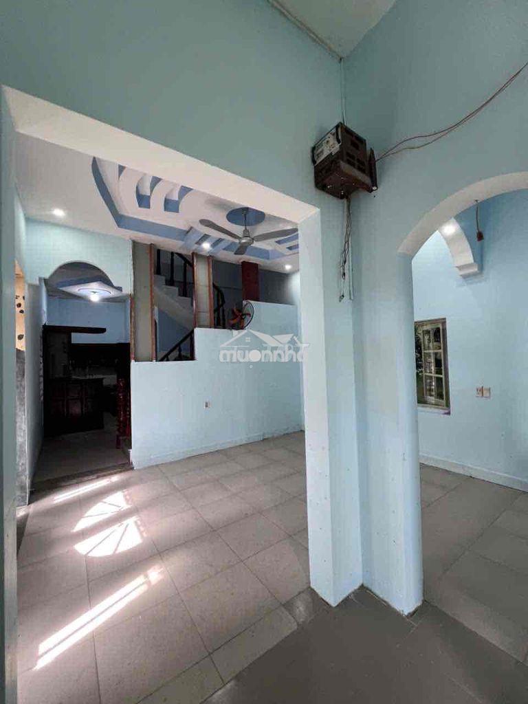 Cho thuê nhà trệt lầu đường nhựa xe hơi giá 5,5tr/ tháng