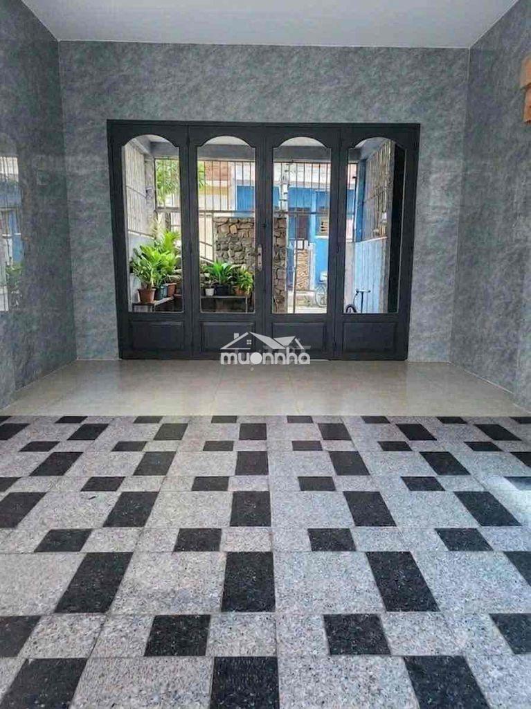 Cho thuê nhà đẹp hẻm dht 17. chợ cầu. 5m x 20m. 2pn. 1wc. giá 7 triệu