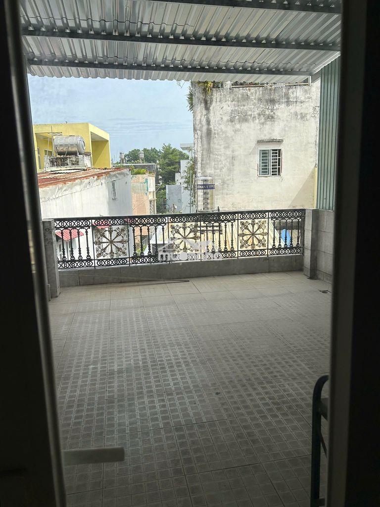 Phòng ban công, có sân rộng, siêu thoáng mát - 4