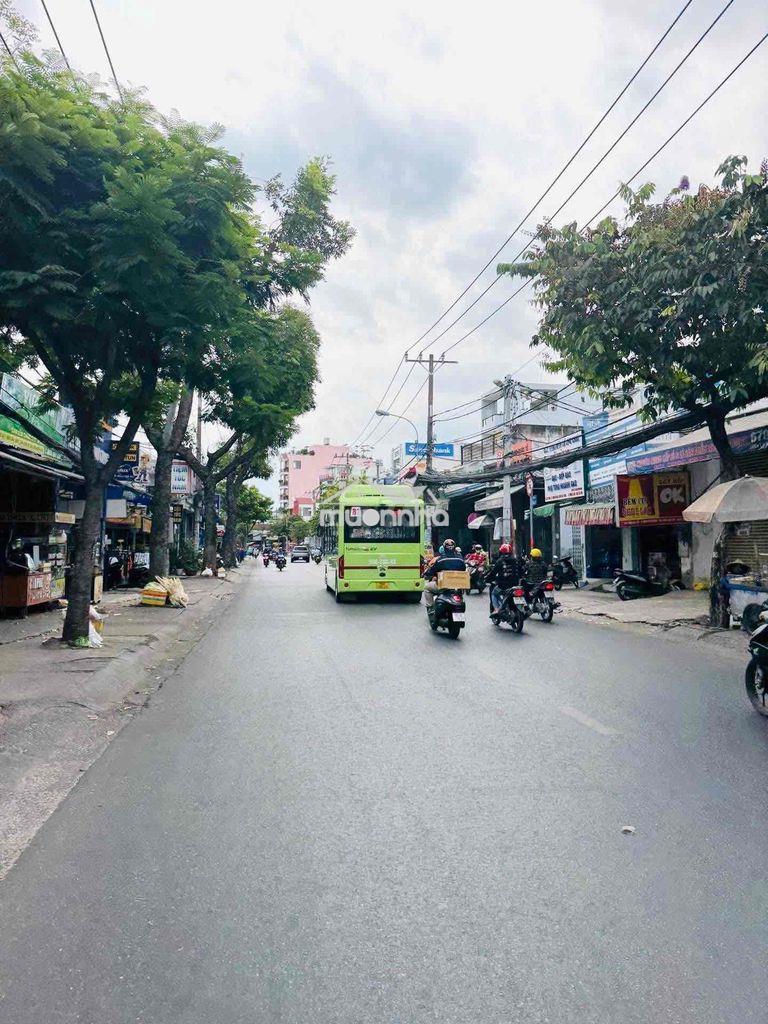 Bán  nhà trung tâm tân phú kế bên đại học công thương 2 tầng 4 đ nhinh