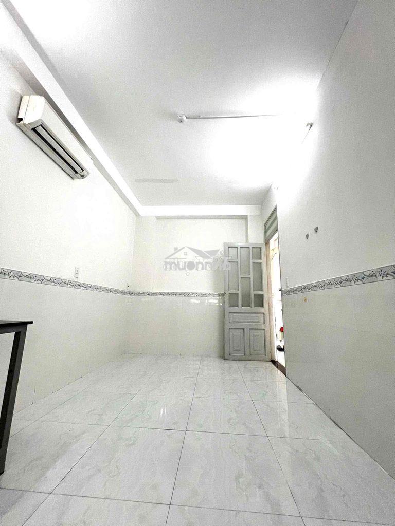 Cực nét phòng giá 2tr3 ngay tân phú mà còn sẵn máy lạnh gần tân bình