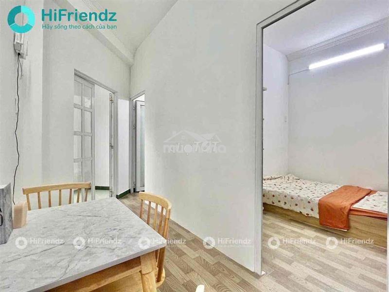 2pn tách bếp ban công nhiều cửa sổ ở được 3-4 người giữa ueh cs b và n