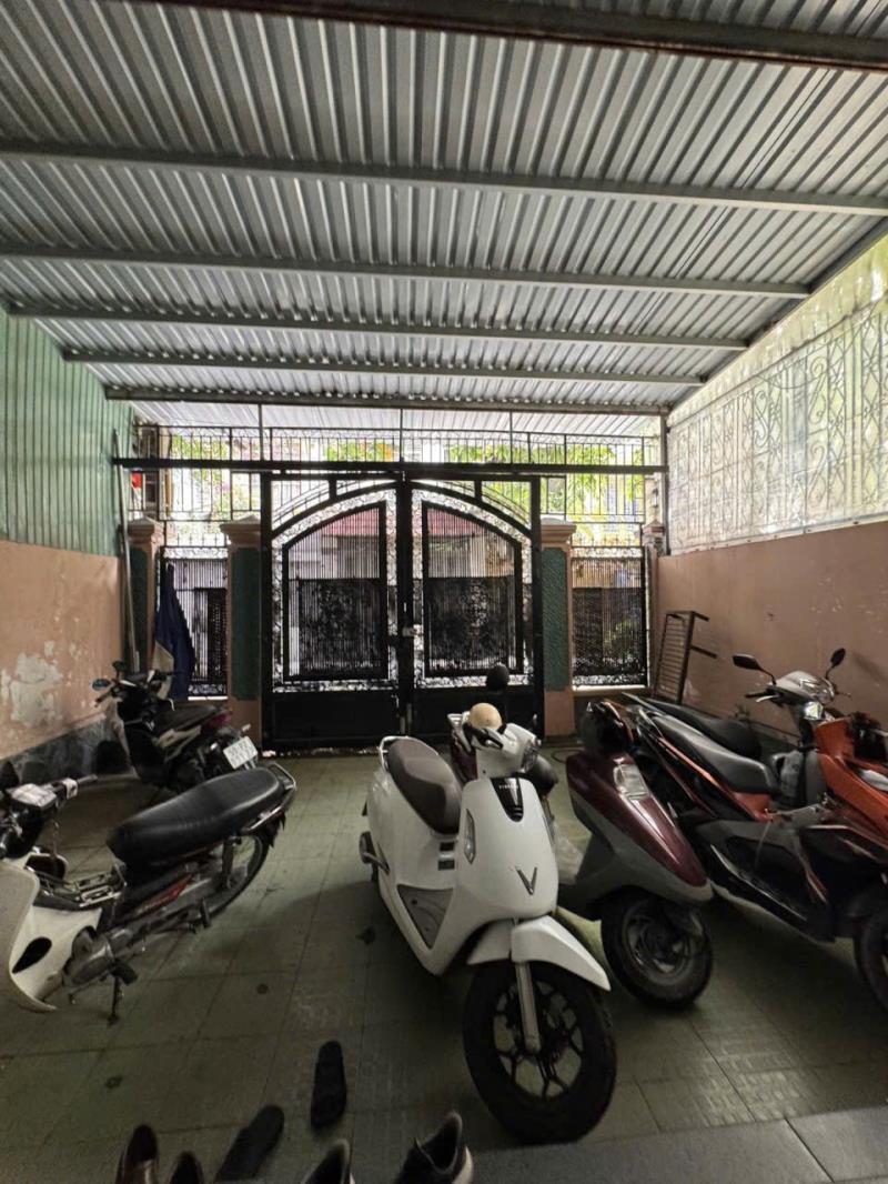 Giảm 2 tỷ ! nhà hẻm kinh doanh,gần chợ bà hoa,136m2( 6x23m ),3 tầng cũ, sổ vuông. - 3