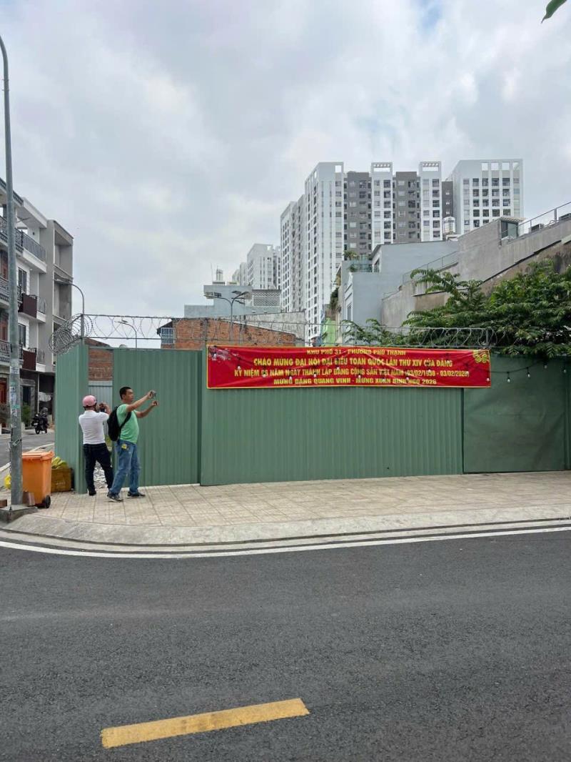 Đất khu phân lô sát mặt tiền tô hiệu - tân phú - dt: 4*20m - 8 tỷ 6 - 2