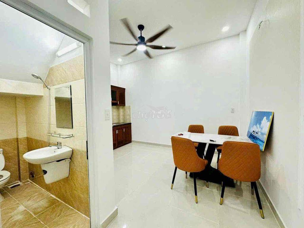Nhà gần chợ đường. trệt lầu 2pn 2wc ( sẵn bàn ghế , tủ quần áo ) - Ảnh 4