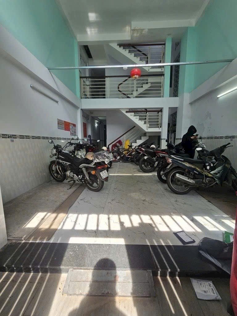 Bán chdv 10 phòng, dt 5,4 x 16 đúc 3,5 tấm hẻm 6m quang trung, thông đường bờ kênh mới - Ảnh 3