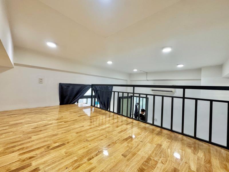 Phòng rộng cửa sổ trời ngay dương quảng hàm - Ảnh 4