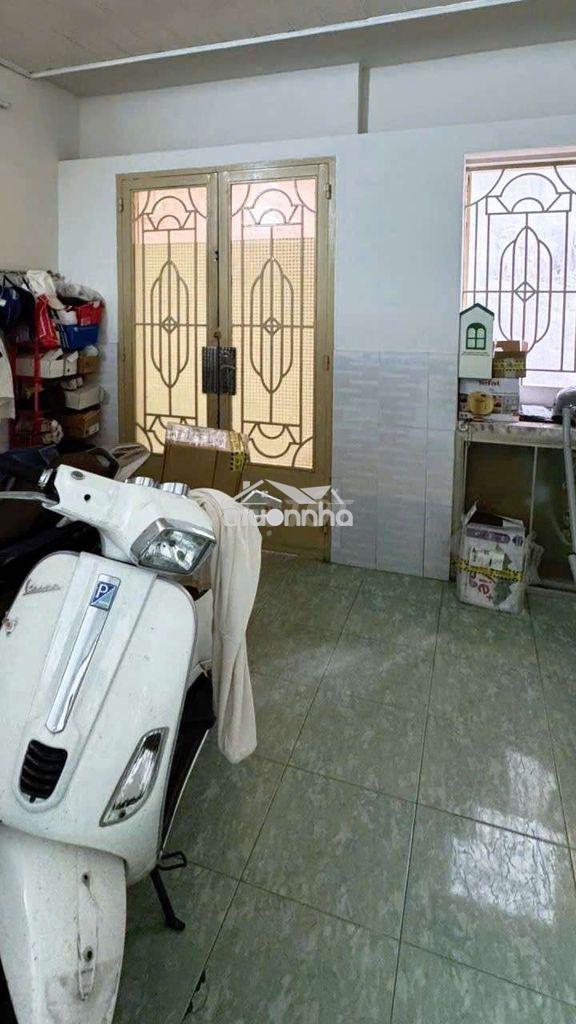 Cho thuê nhà nội thất cơ bản sạch sẽ