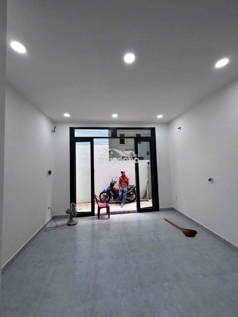 Cho thuê nhà 8tr 2pn 3wc mới xây gần chợ hạnh thông tây 4tầng - 3
