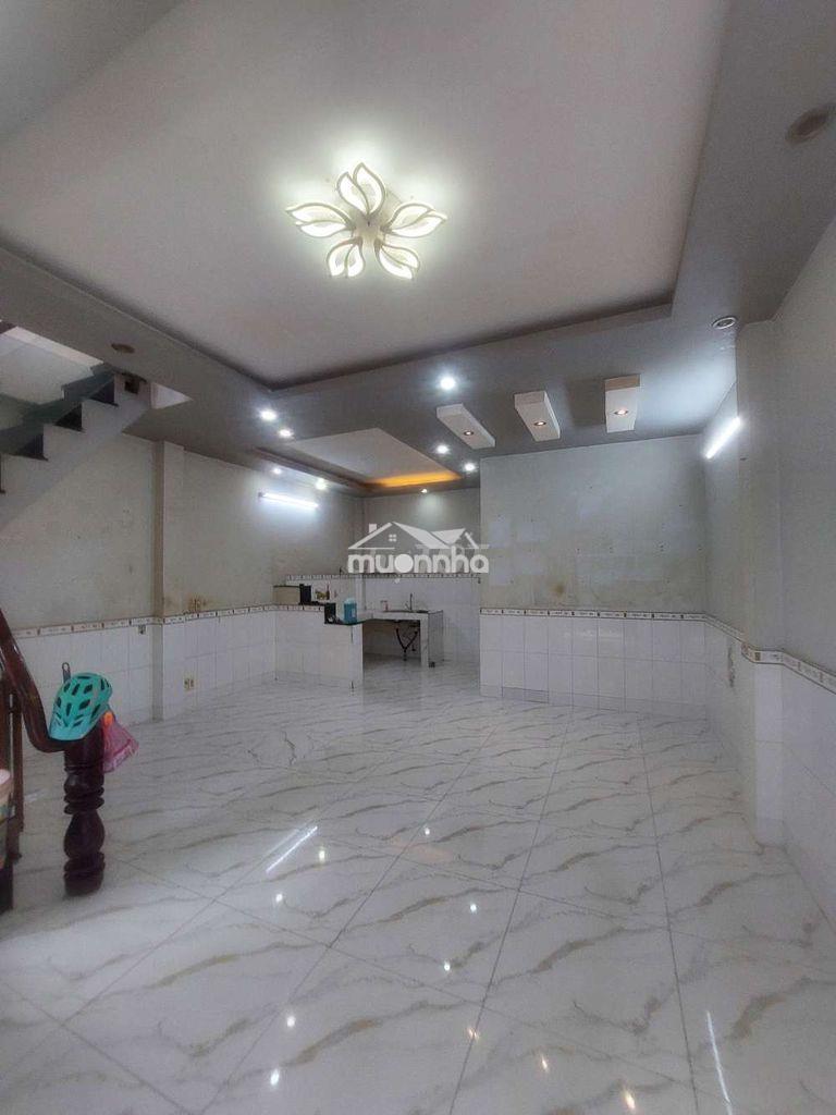 Bán nhà đường phạm hùng c4 dt.5m5×7m5 } 1 lầu 2 phòng 2 toilet hẽm 4m. - Ảnh 2