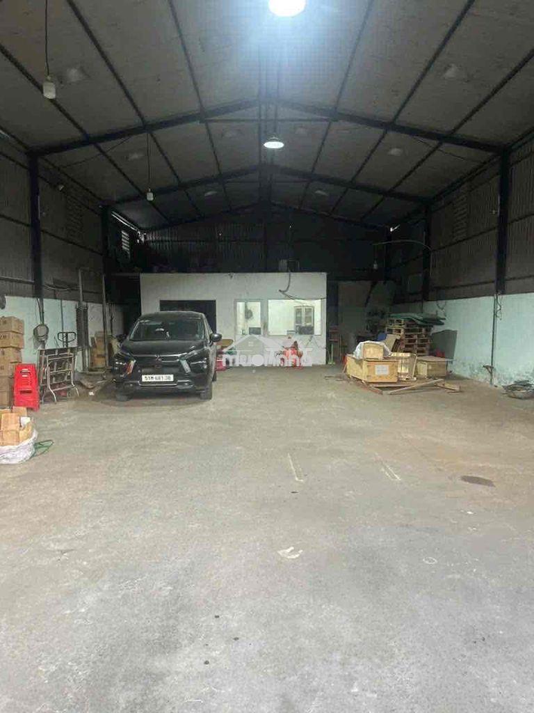 Cho thuê nhà kho , xưởng dt 200m2 ở kdc vietsing giá 10tr hd lâu dài