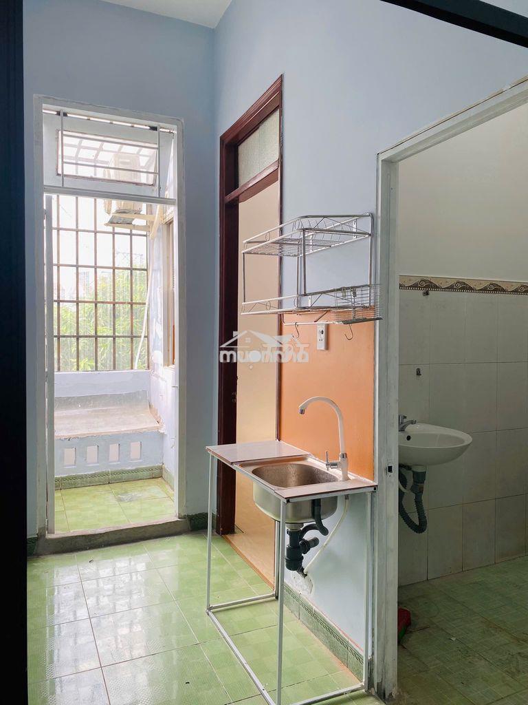 Phòng thoáng đẹp ban công quận 12 có máy lạnh. - Ảnh 3