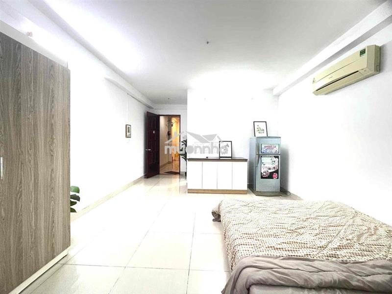 Chính chủ cho thuê phòng ở 98f lê lai chợ bến thành giá 5,04tr ạ