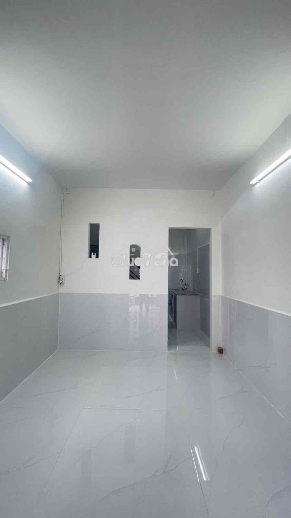 Chỉ 2.8 tỷ: gv nhà 1/ thẳng trục gần mt - hxh thông - 2 tầng đúc  19m2