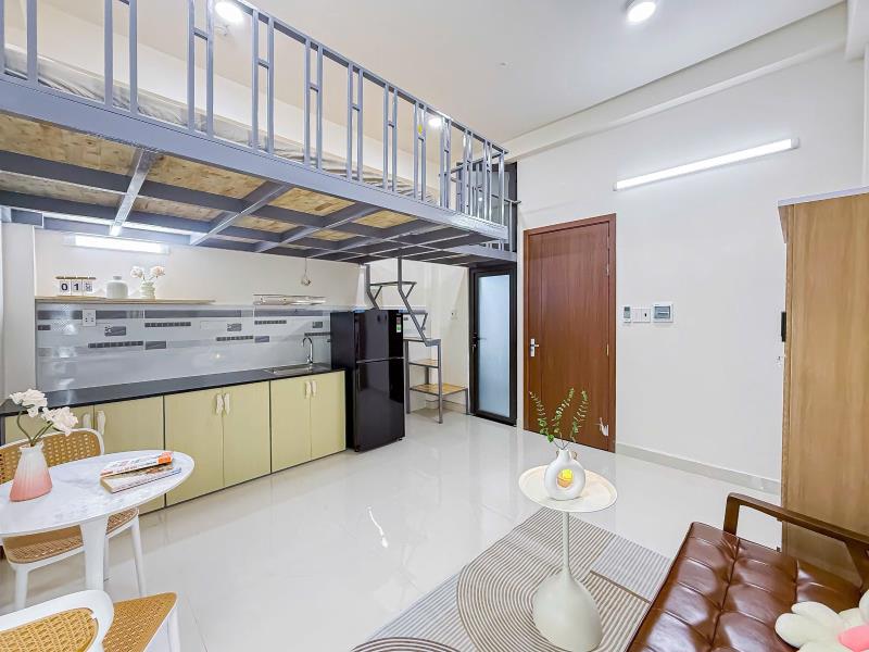 Căn phòng duplex siêu rộng rãi, trần cao vút - Ảnh 3