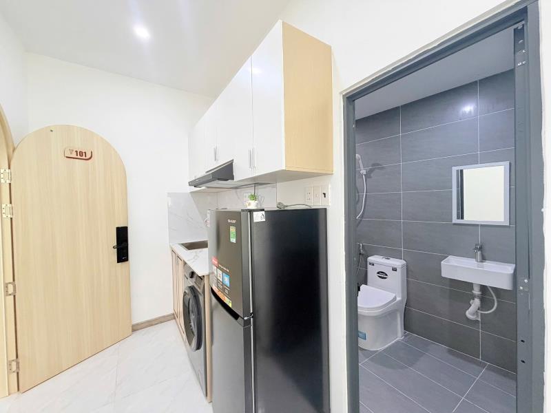 Cho thuê căn hộ 38m2 full nội thất cửa sổ lớn, máy giặt riêng ngay tăng bạt hộ gần khu ẩm thực phan xích long giáp quận 1,3 hầm xe thang máy  - Ảnh 2