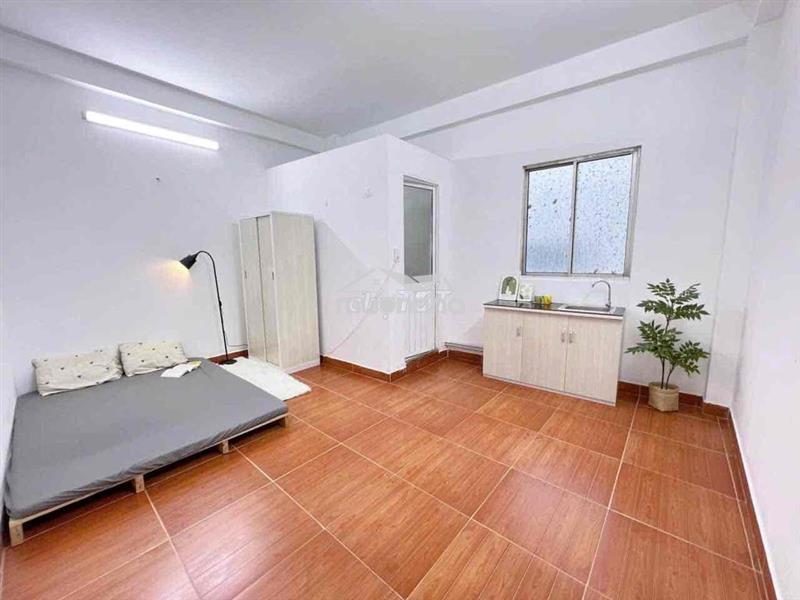 Studio full nội thất cửa sổ trời - ngay trần văn đang