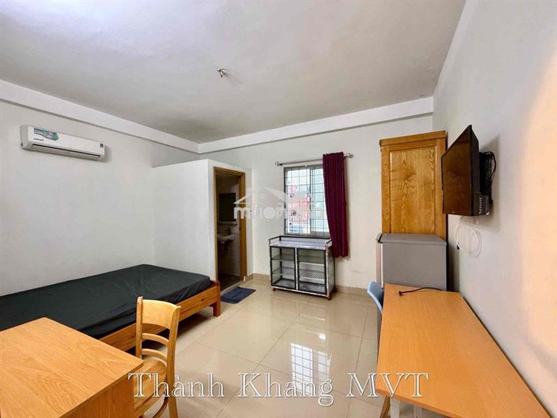 Cho thuê studio cửa sổ 20m2_thang máy_có bếp_ngay vòng xoay dân chủ