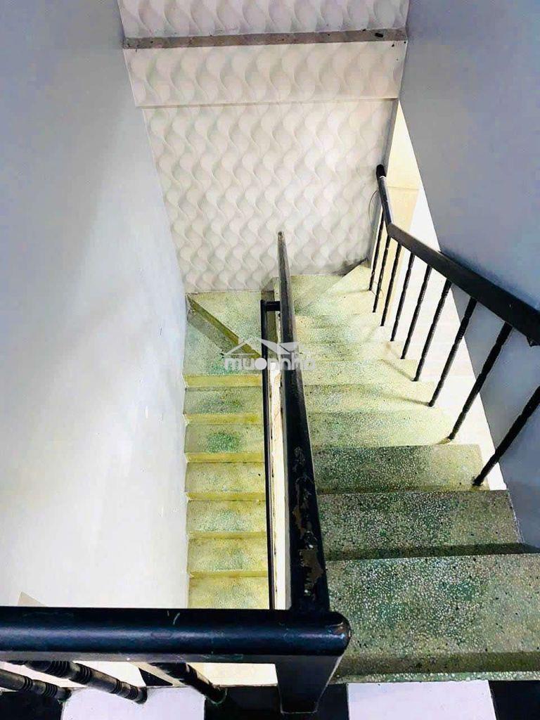Nhà 2 phòng sát đầm sen - Ảnh 4