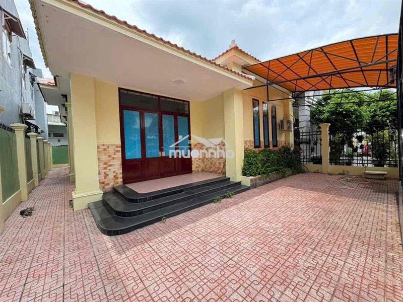 Nhà 10 x 20, 4pn kdc phú hoà