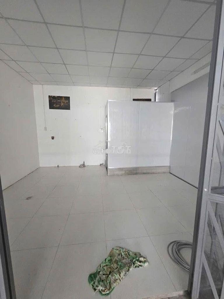 Cho thuê kho 100 m2 gần chợ bà bộ có văn phòng 6,5 triệu - Ảnh 3