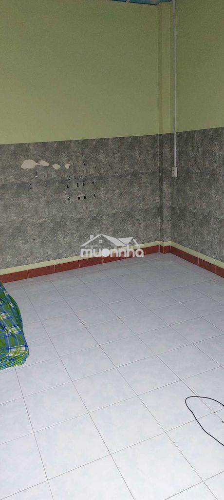 Cho thuê phòng ban công 2pn sạch sẽ ngay gò dầu và cầu xéo.