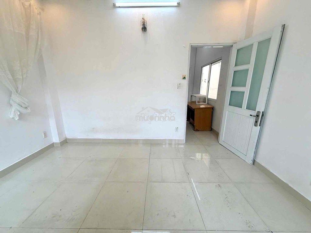 Ngang 4.2m - 40m2 - 4pn 3 tầng btct sát quận 1 - sát mặt tiền - Ảnh 2
