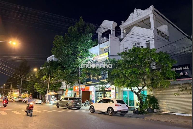 Chính chủ bán cần bán căn nhà 2 tầng mt kinh doanh tại mt d1 ph1 