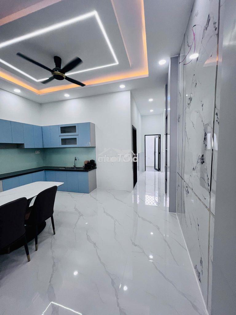 Chủ cần tiền bán lỗ căn nhà phố 1trệt 2 lầu sân thượng shr sang tên - Ảnh 2